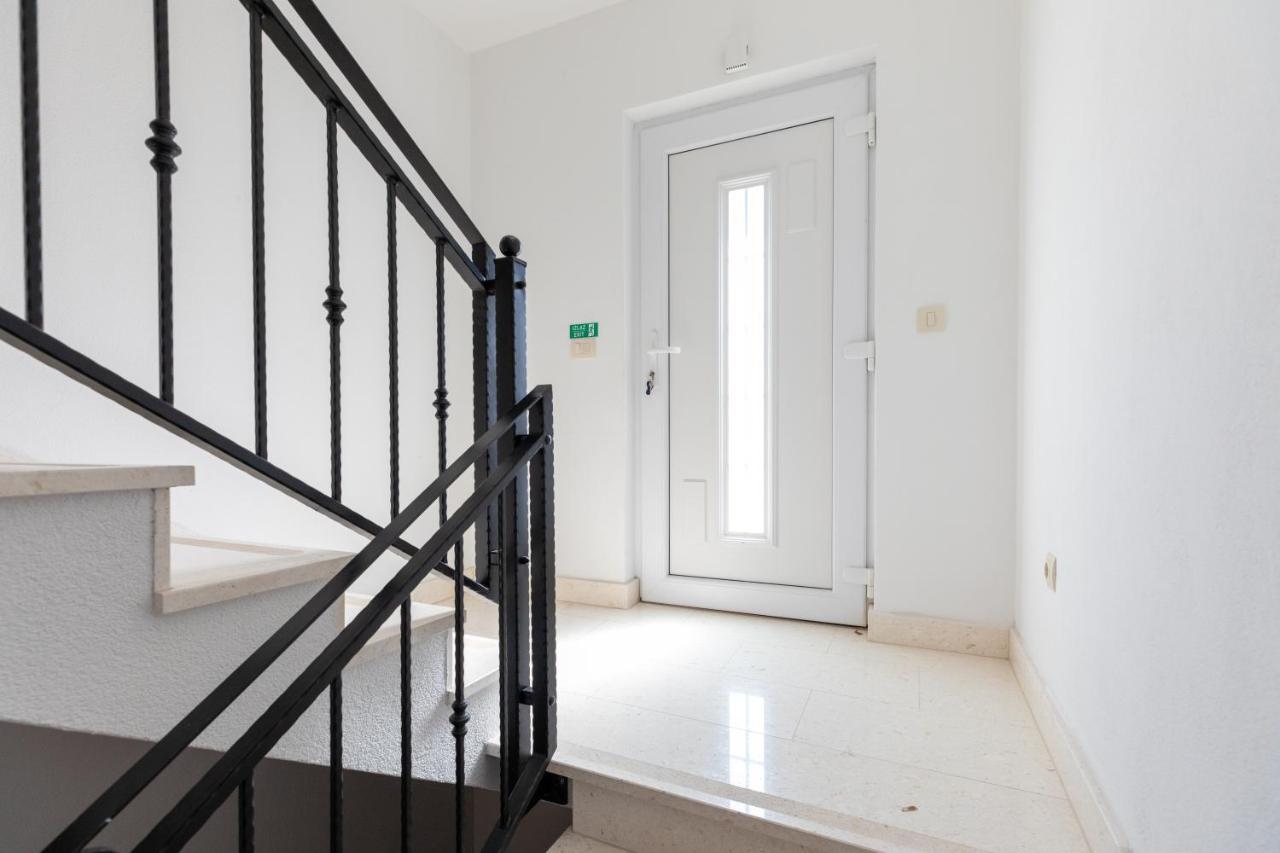 Holiday Home Lydia Slatine Ngoại thất bức ảnh