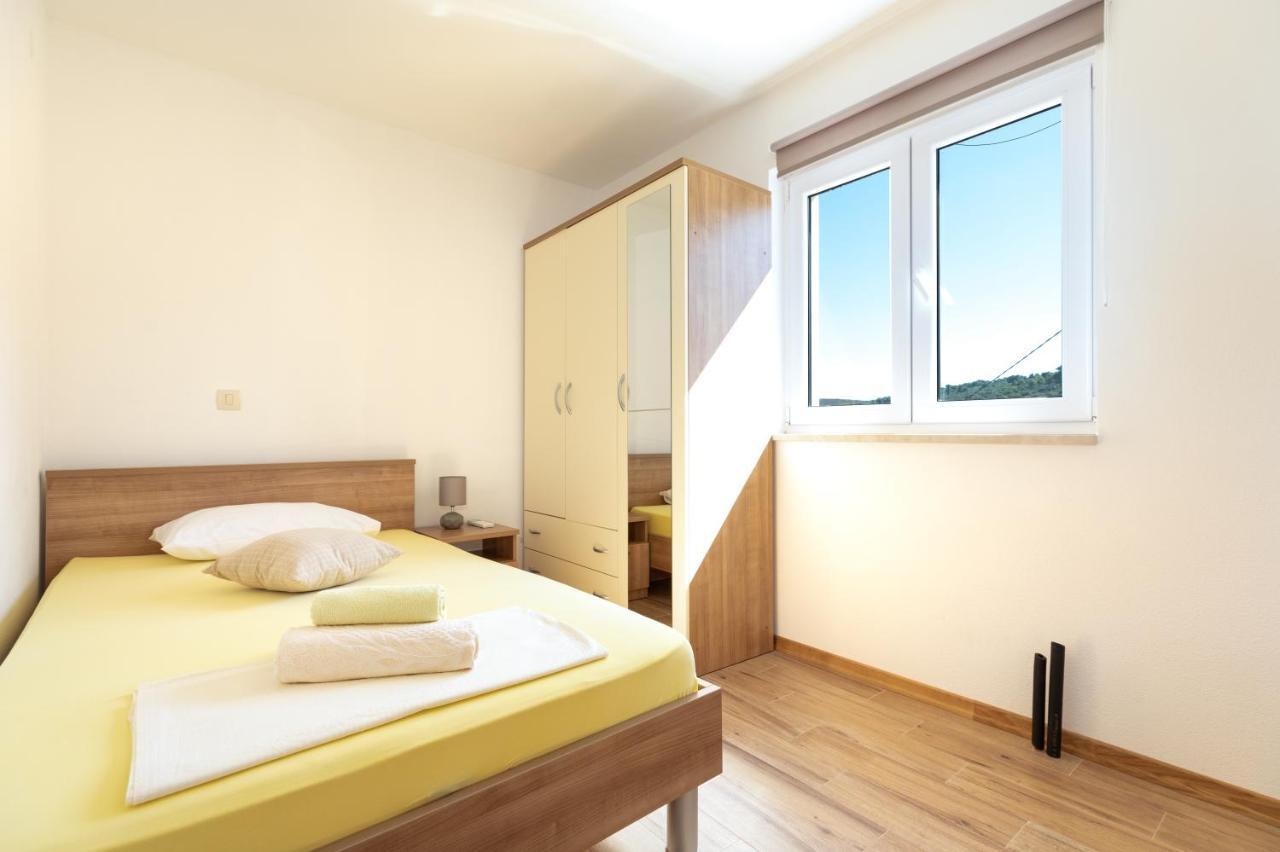 Holiday Home Lydia Slatine Ngoại thất bức ảnh