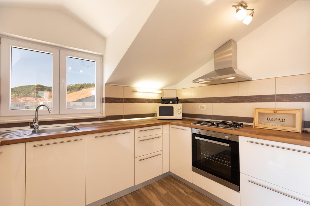 Holiday Home Lydia Slatine Ngoại thất bức ảnh