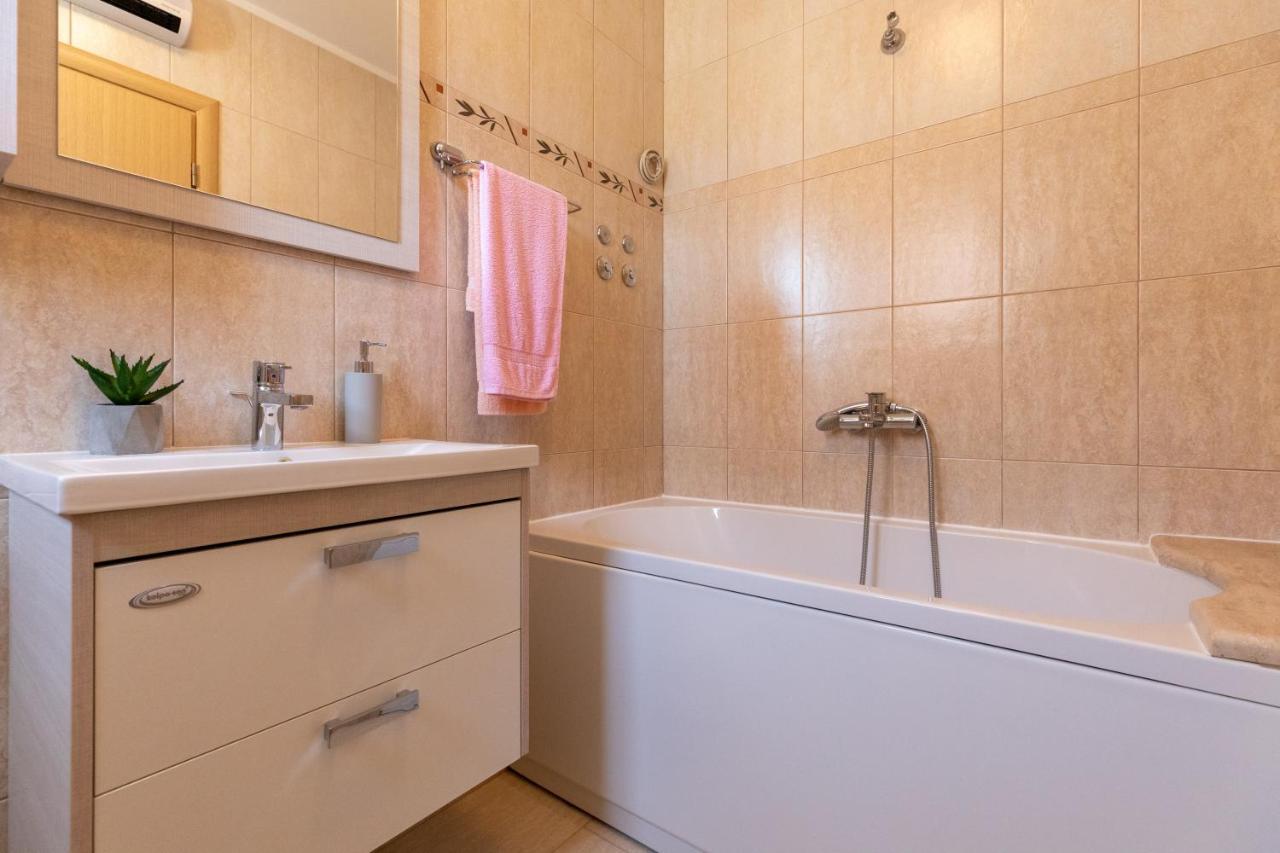 Holiday Home Lydia Slatine Ngoại thất bức ảnh
