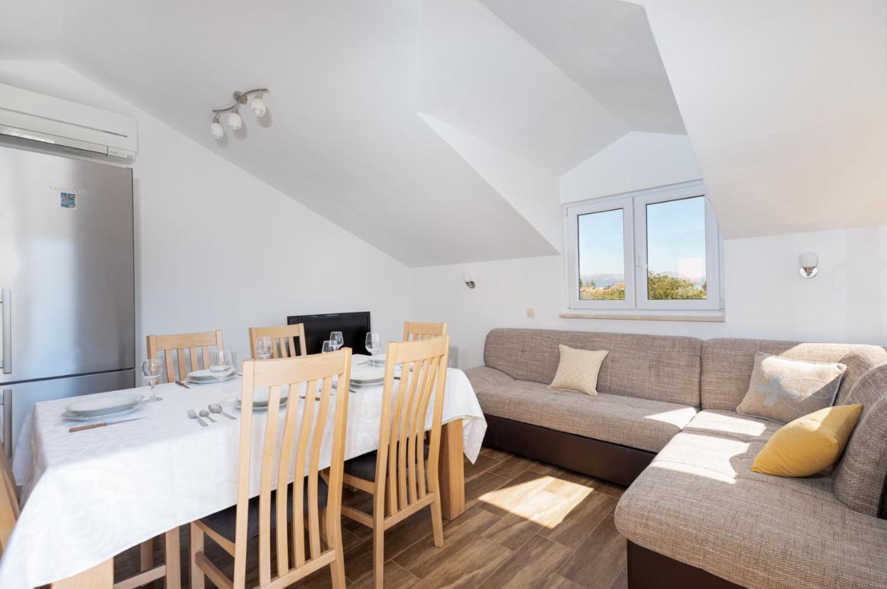 Holiday Home Lydia Slatine Ngoại thất bức ảnh