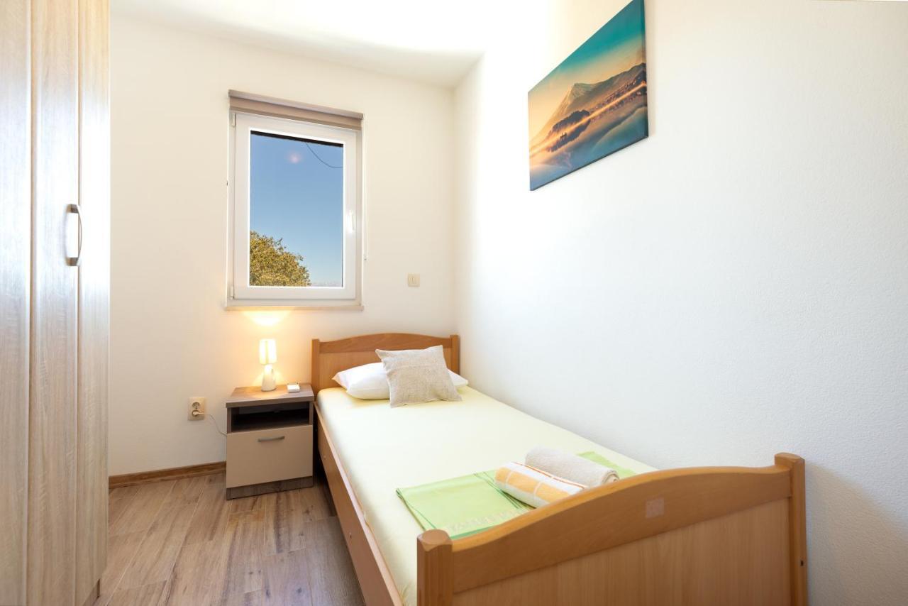 Holiday Home Lydia Slatine Ngoại thất bức ảnh