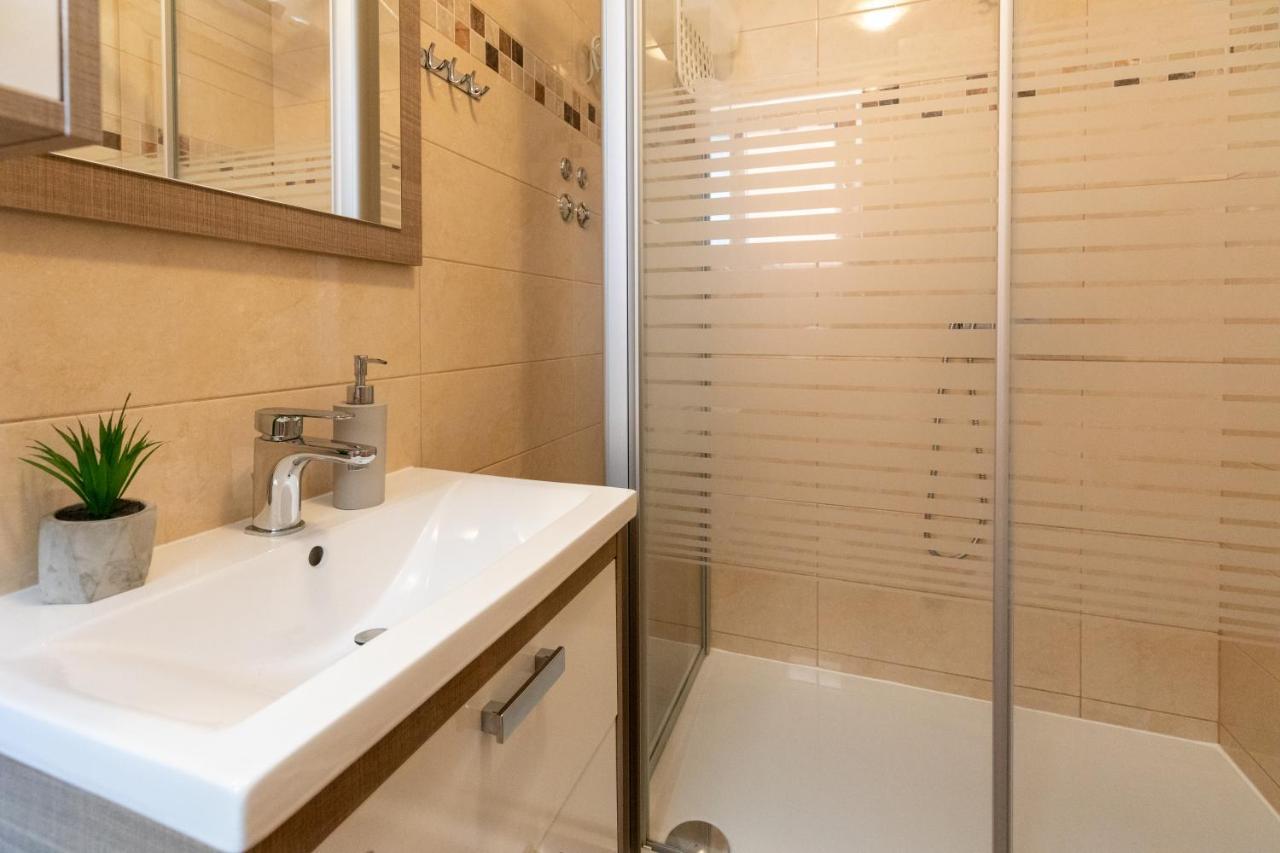 Holiday Home Lydia Slatine Ngoại thất bức ảnh