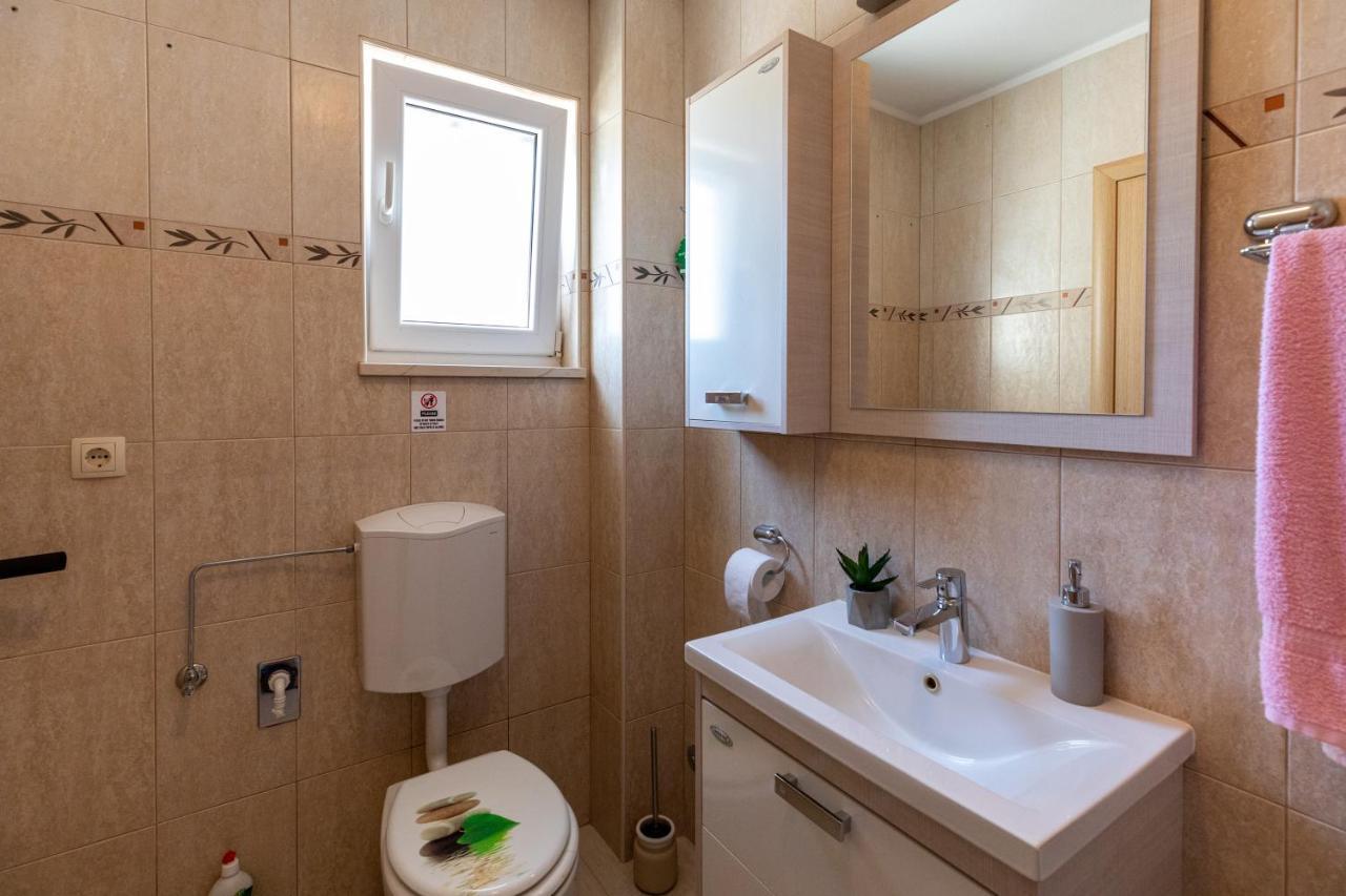 Holiday Home Lydia Slatine Ngoại thất bức ảnh